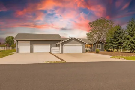 Photo of New Listing: Updated Single-Level Flagstaff Home with a 3-Car Garage & Mountain Views